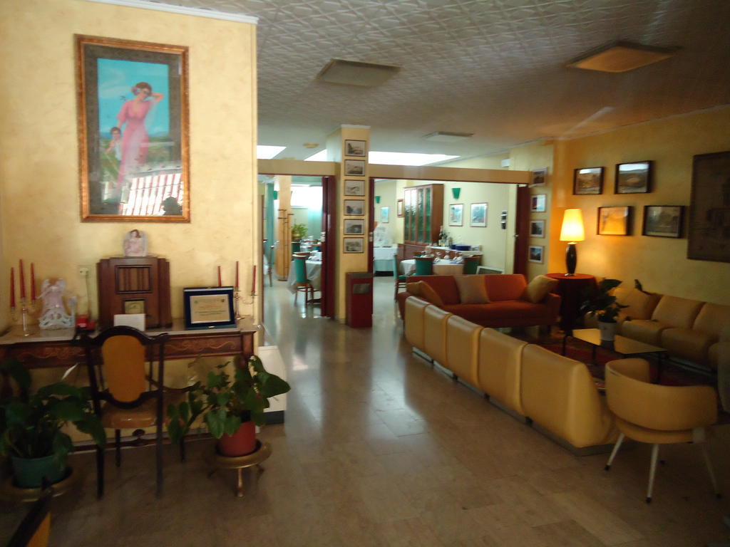 Hotel Ristorante Mommo Polistena Bagian luar foto