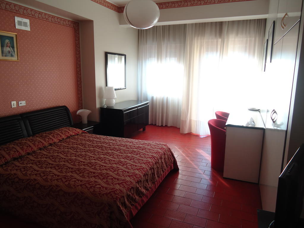 Hotel Ristorante Mommo Polistena Ruang foto