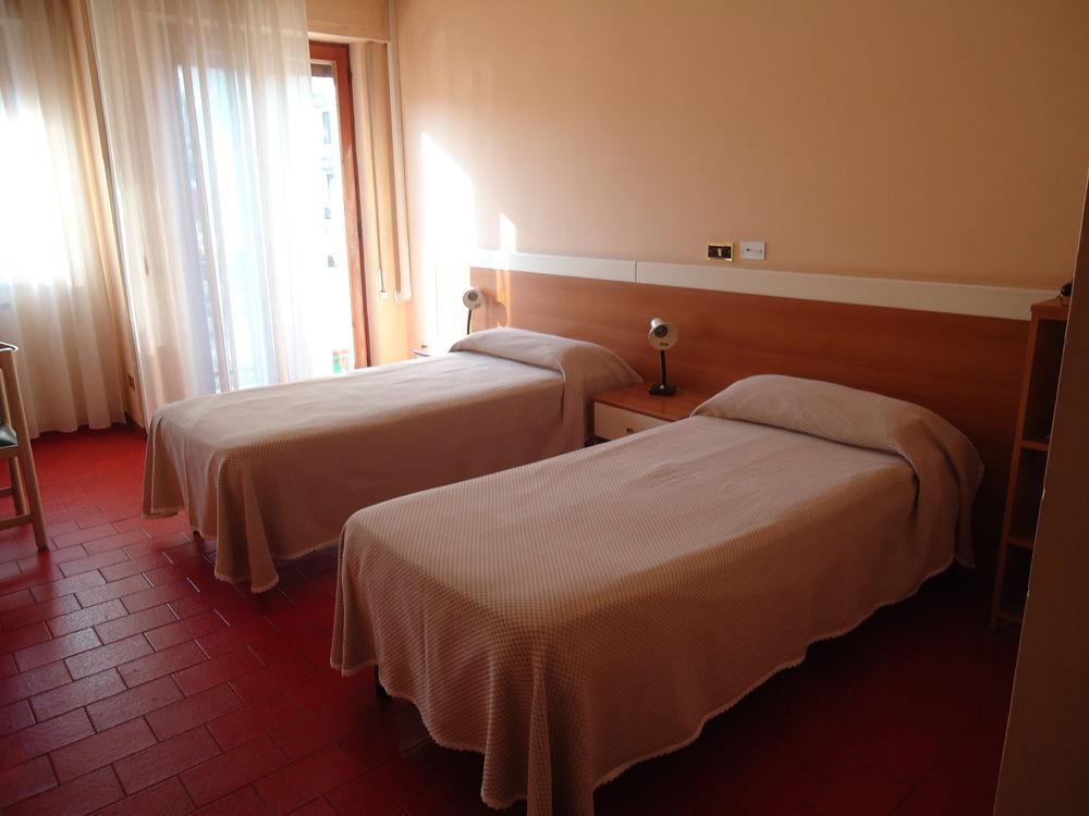 Hotel Ristorante Mommo Polistena Bagian luar foto