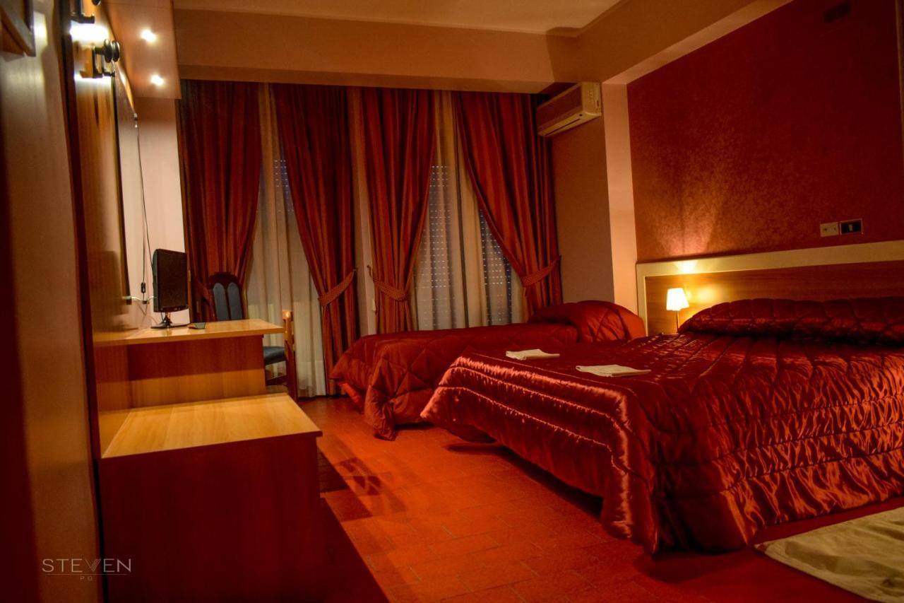 Hotel Ristorante Mommo Polistena Bagian luar foto
